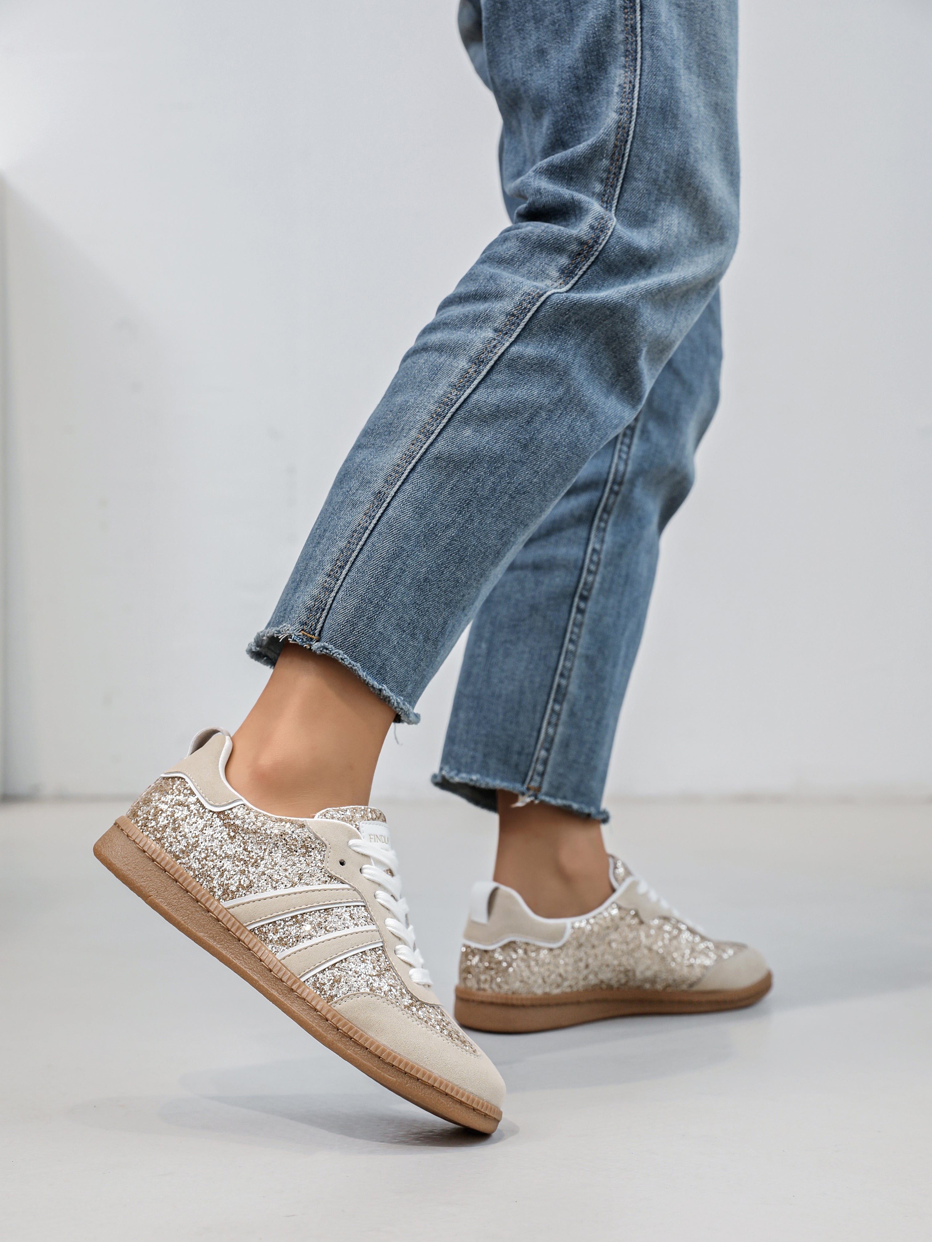 Lucas | Goldene Sneaker