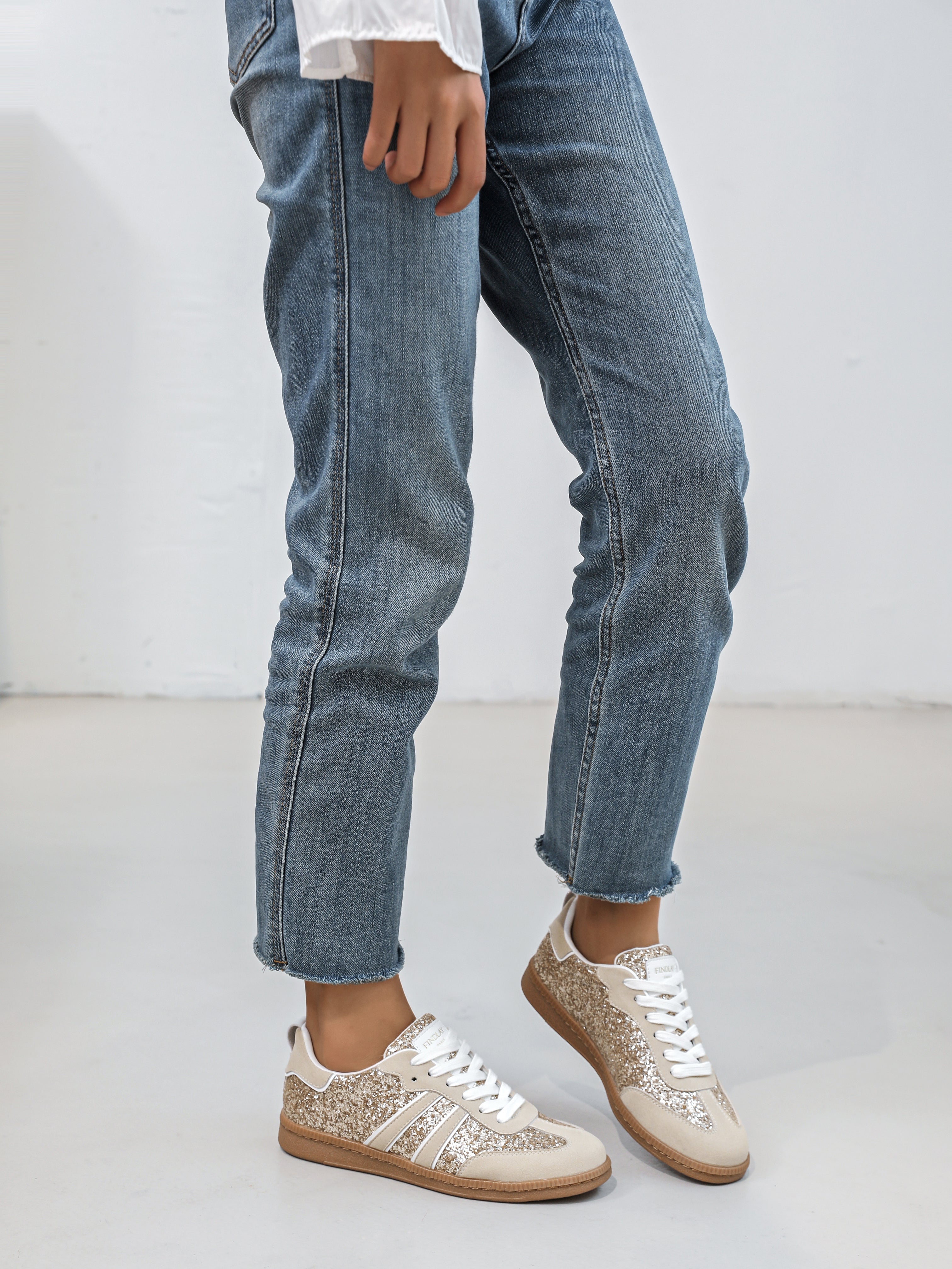 Lucas | Goldene Sneaker